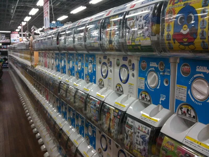 Temakafé & Akihabara Gachapon Hall
